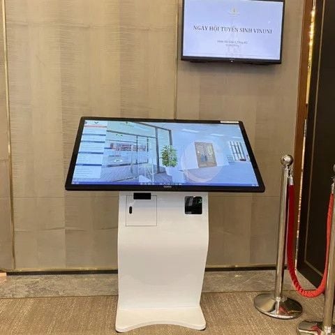 KIOSK tra cứu thông tin COMQ Q-KIOSK 4383TMT