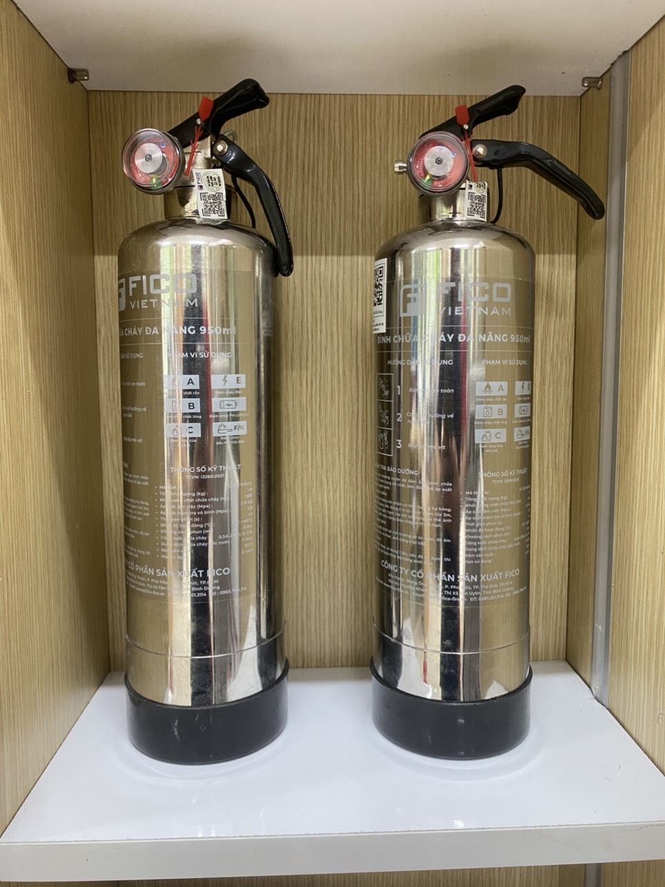 Bình chữa cháy gốc nước đa năng vỏ inox 950ml có van giảm áp